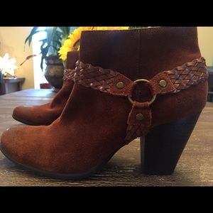 B.O.C by born harness bootie